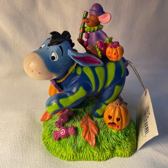 Disney Other - Vintage Winnie the Pooh Halloween Themed Figurine needs batteries